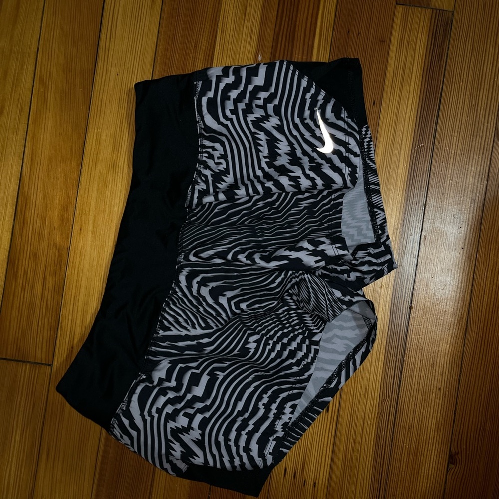 Nike - Print / Pattern Shorts - Picture 1 of 4